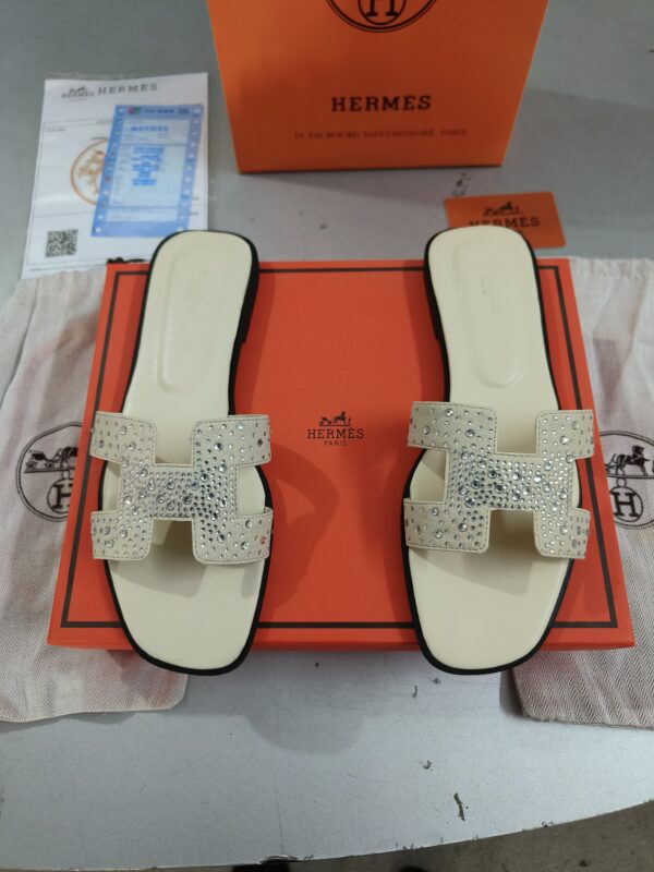 FIRST COPY HERMES ORAN SANDALS (CREAM) FOR WOMENS - Image 3