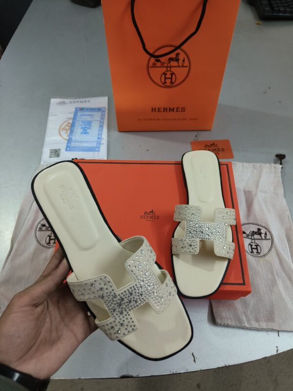 FIRST COPY HERMES ORAN SANDALS (CREAM) FOR WOMENS - Image 2