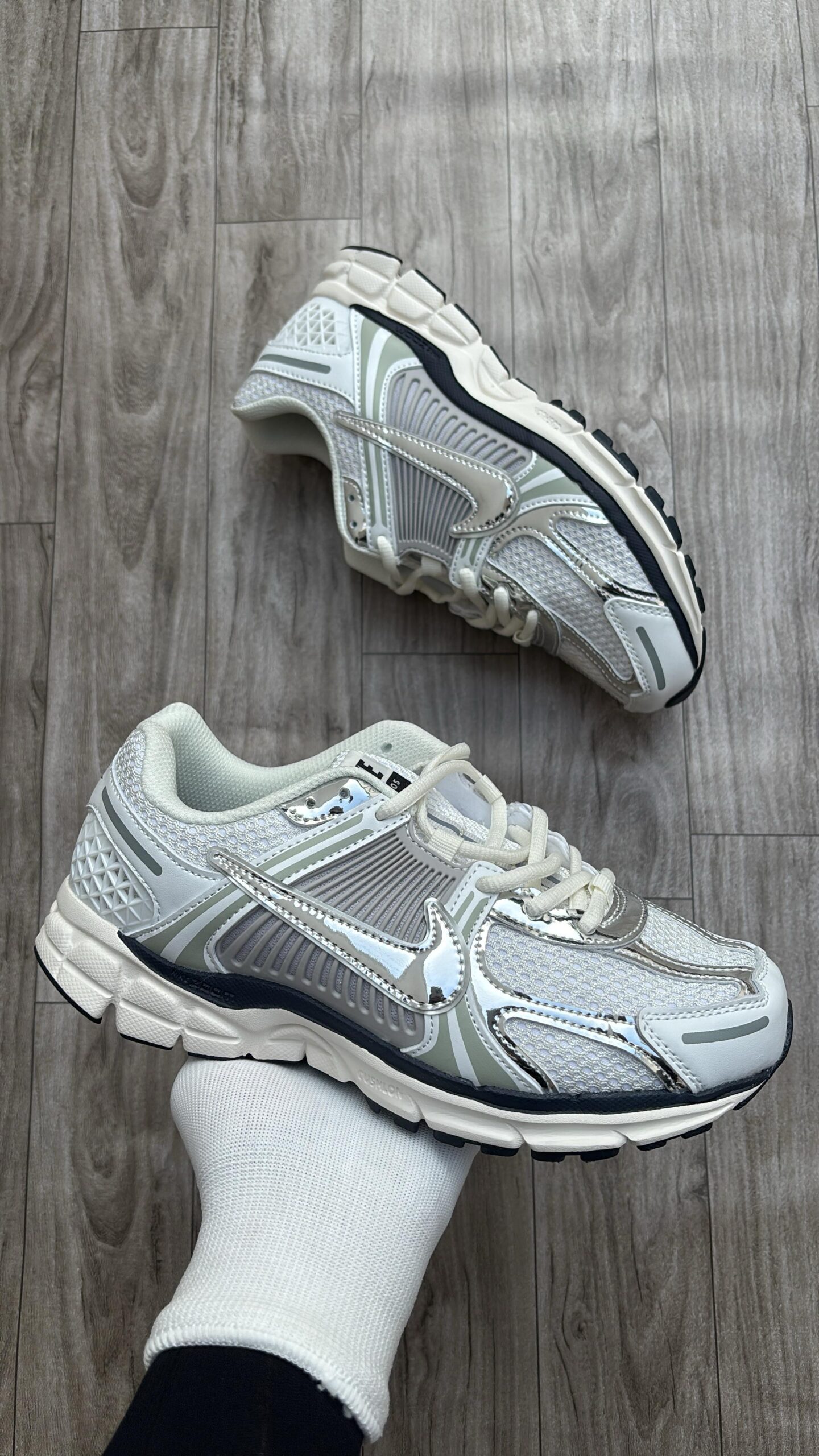 FIRST COPY Nike vomero 5