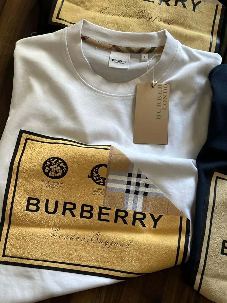 FIRST COPY BURBERRY IMPORTED PRESIDENT COLLECTION STORE ARTICLE WITH MRP - Image 3