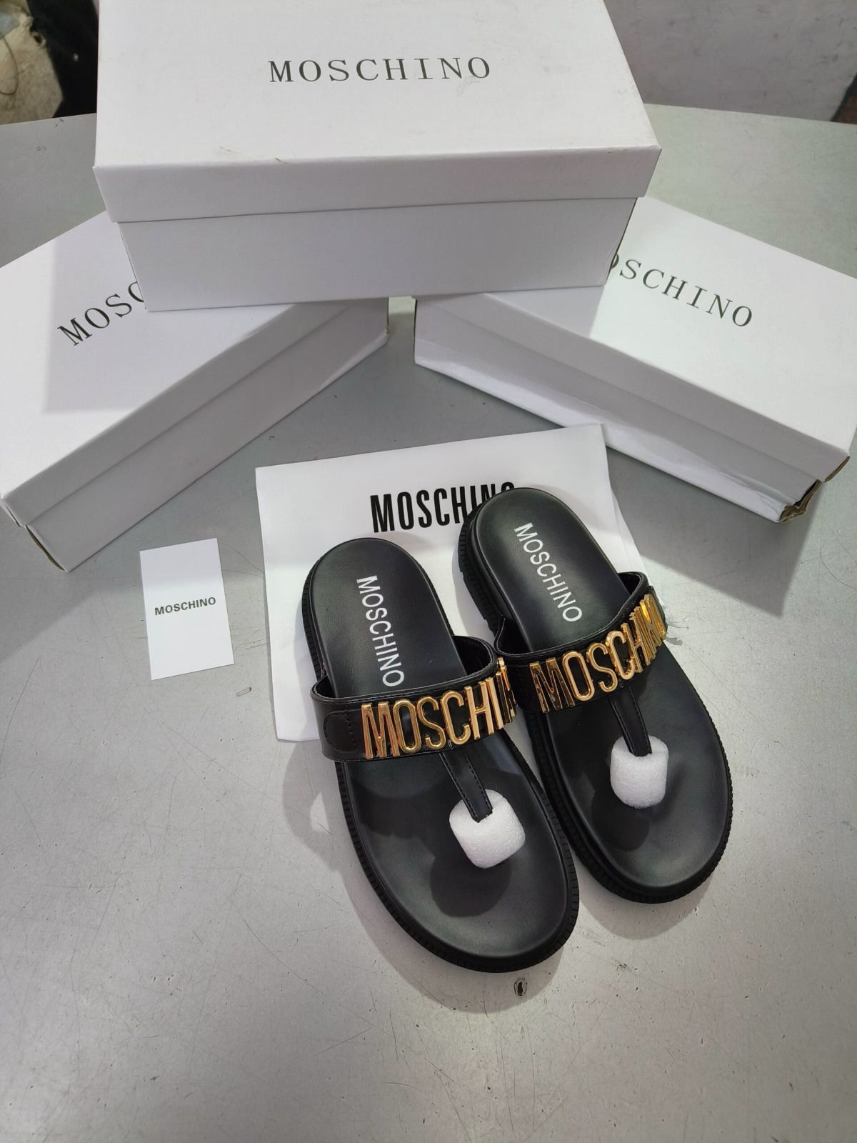 FIRST COPY Moschino Slides for her - Image 2