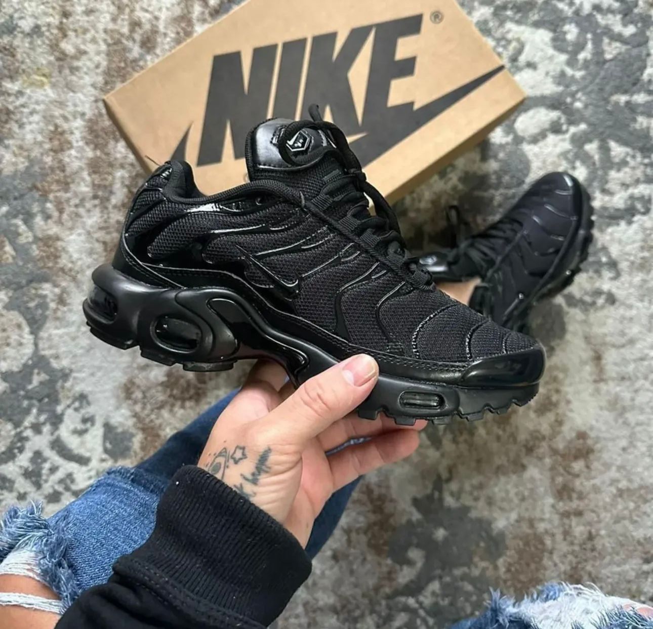 FIRST COPY NIKE AIRMAX PLUS TRIPLE BLACK - Image 2