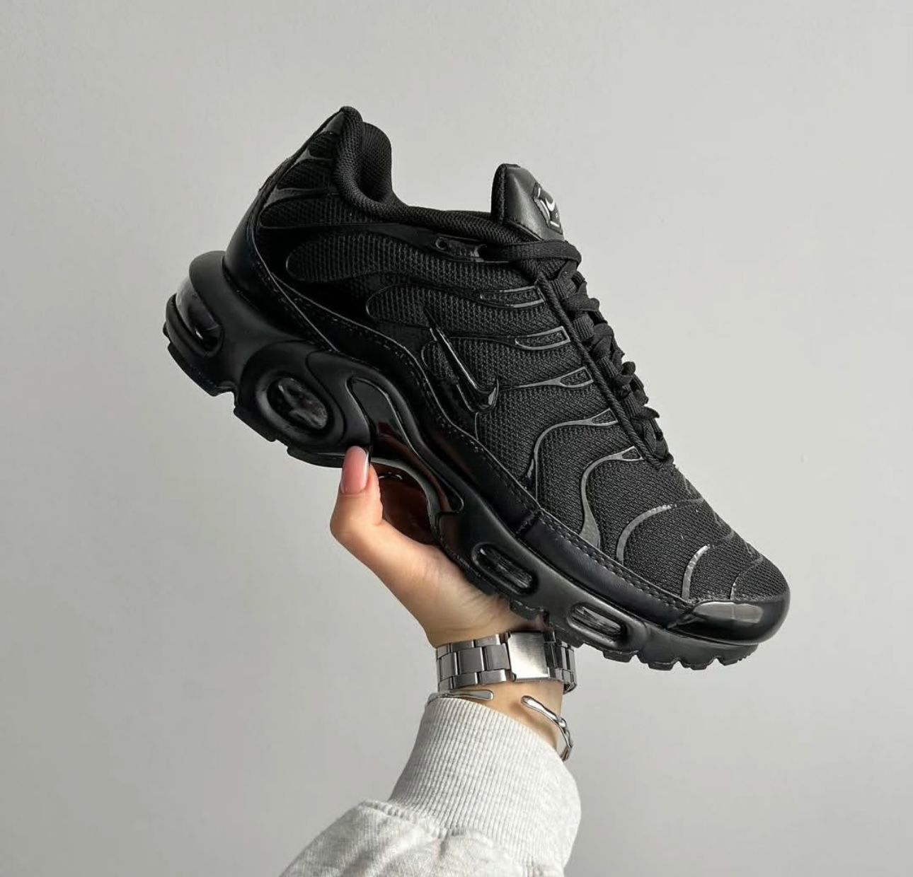 FIRST COPY NIKE AIRMAX PLUS TRIPLE BLACK