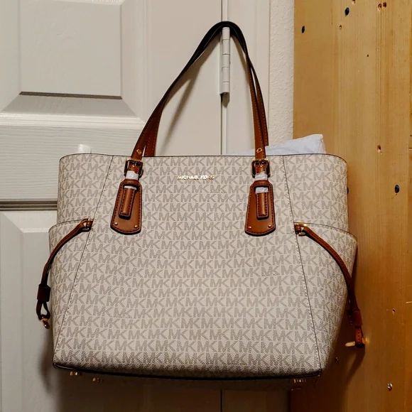 FIRST COPY MICHAEL KORSE VOYAGER SIDE POCKET TOTE BAG - Image 2