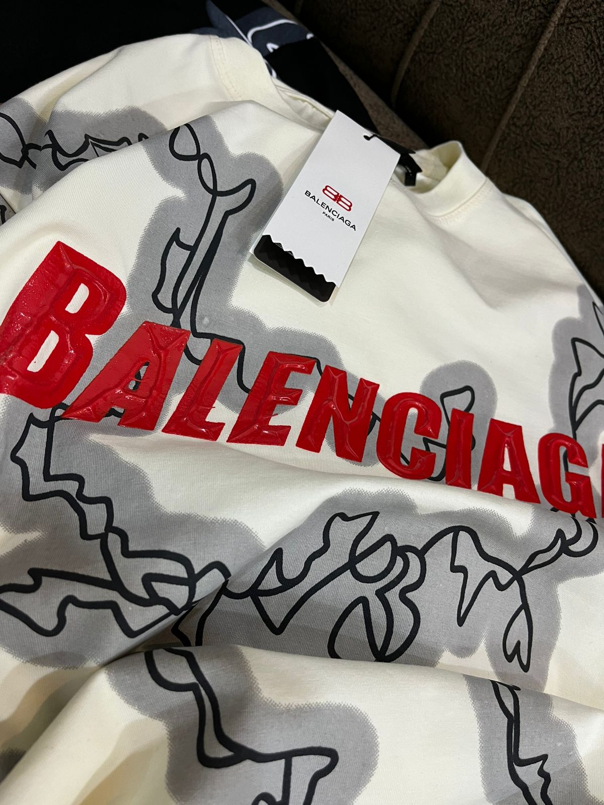 FIRST COPY BALENCIAGA STORE ARTICLE Drop shoulder - Image 4