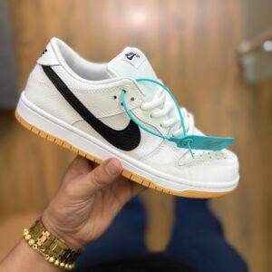 FIRST COPY NIKE SB DUNK LOW WHITE GUM