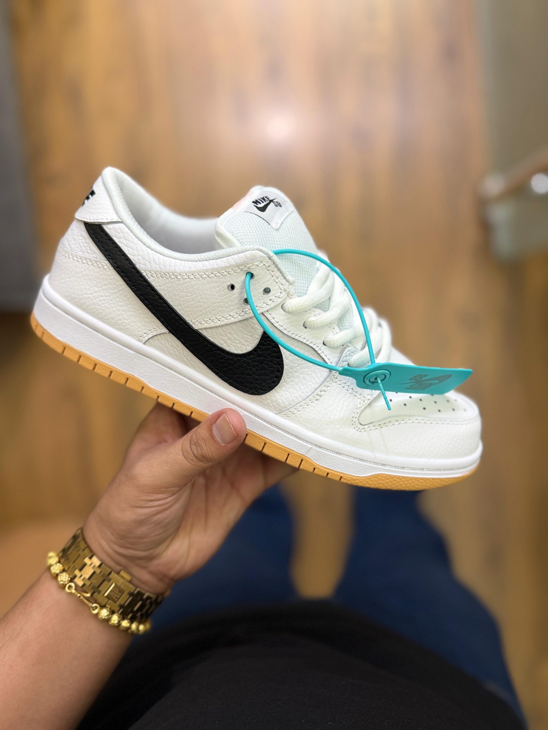 FIRST COPY NIKE SB DUNK LOW WHITE GUM