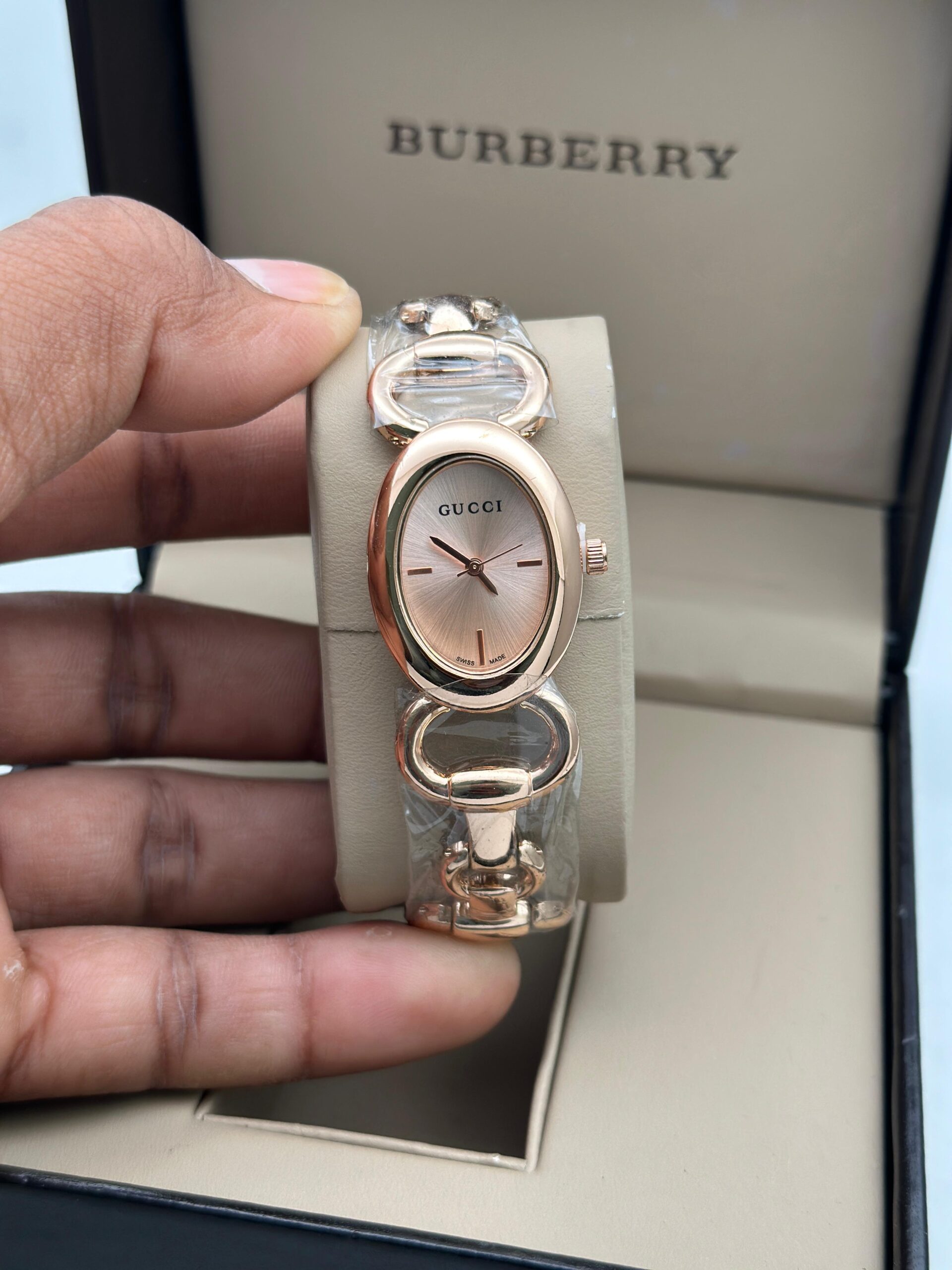 FIRST COPY Gucci ladies watch