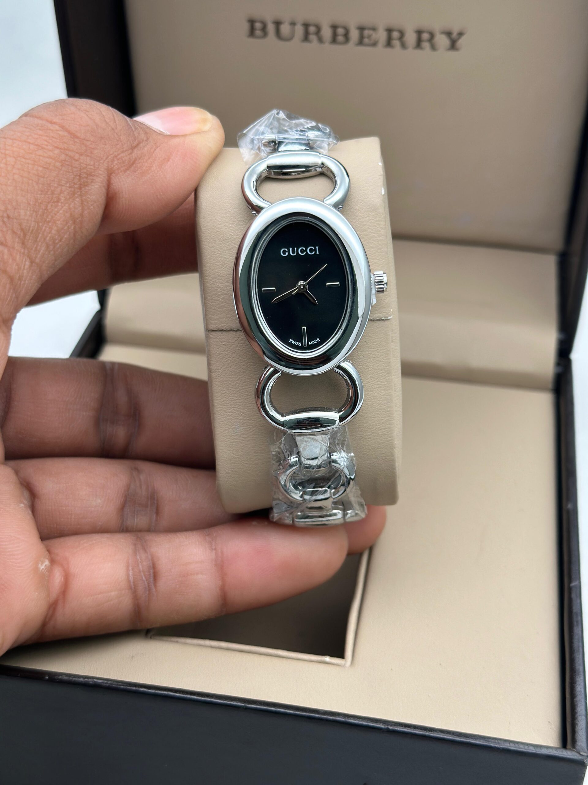 FIRST COPY Gucci ladies watch - Image 3