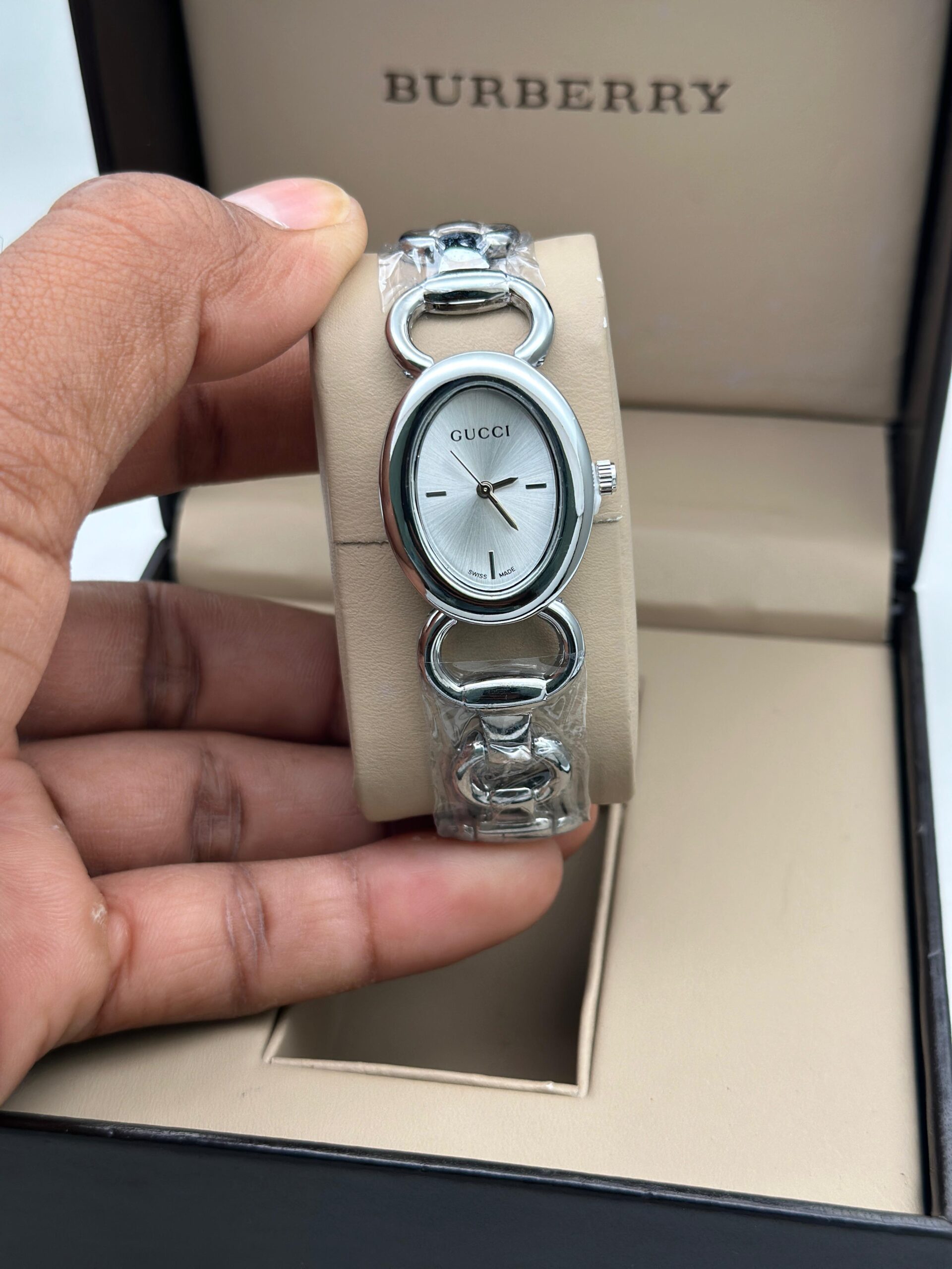 FIRST COPY Gucci ladies watch - Image 2