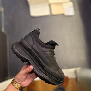 FIRST COPY ALEXANDER MQUEEN LONDON TRIPLE BLACK