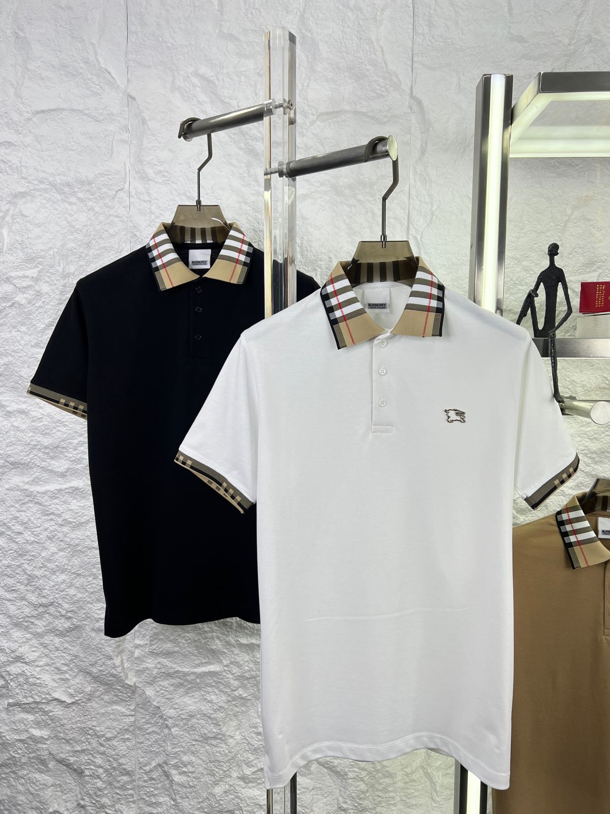 FIRST COPY BURBERRY COLLAR T-SHIRT - Image 4