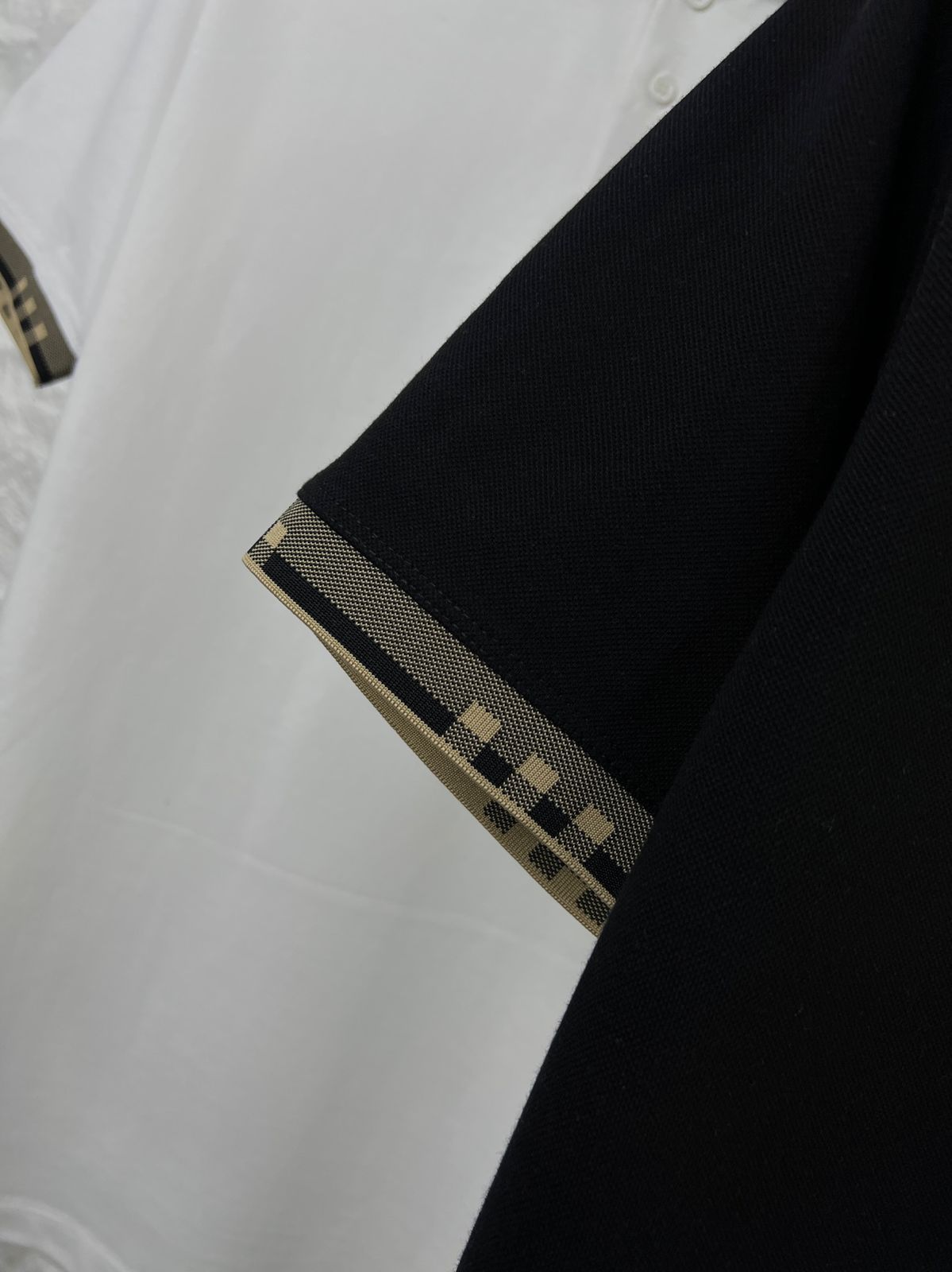 FIRST COPY BURBERRY COLLAR T-SHIRT - Image 7