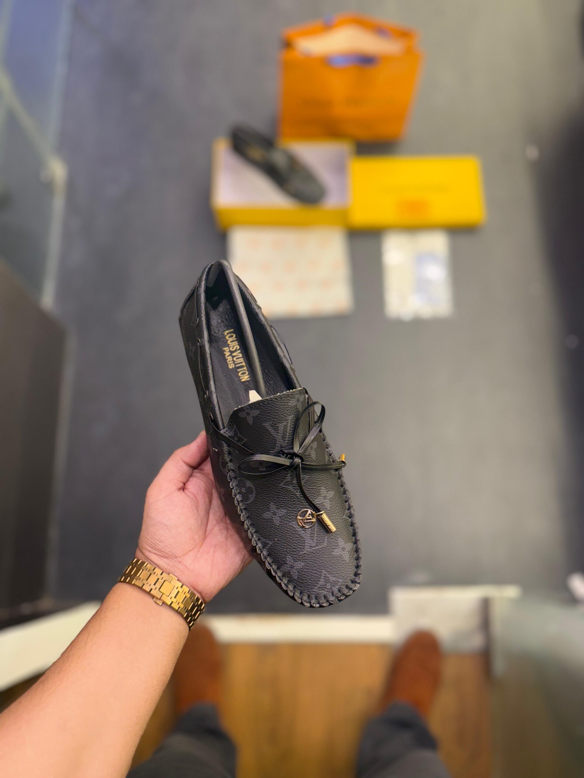 FIRST COPY LOUIS VUITTON MOCCASIN WHITE