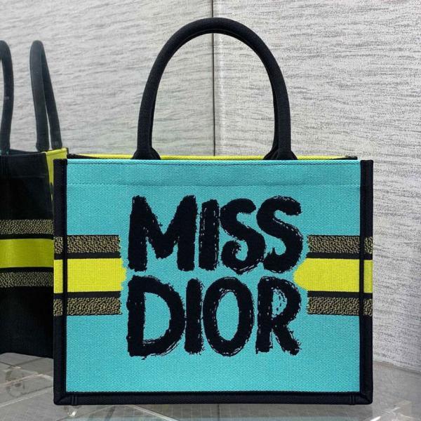 FIRST COPY Miss Dior By Christian Dior Graffiti Book Large Tote Bag - Image 6