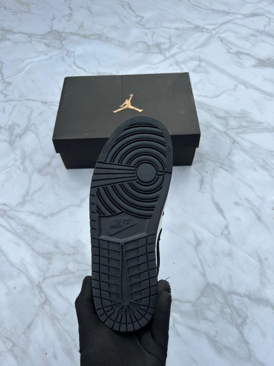 FIRST COPY NIKE AIR JORDAN 1 LOW PANDA SHOES FOR WOMEN - Image 3