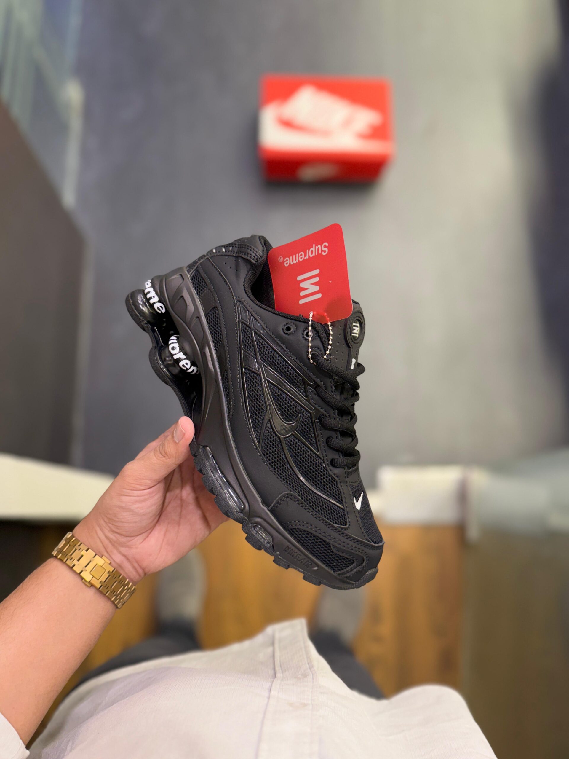 FIRST COPY NIKE SHOX 2025 BLACK WHITE SUPREME - Image 2