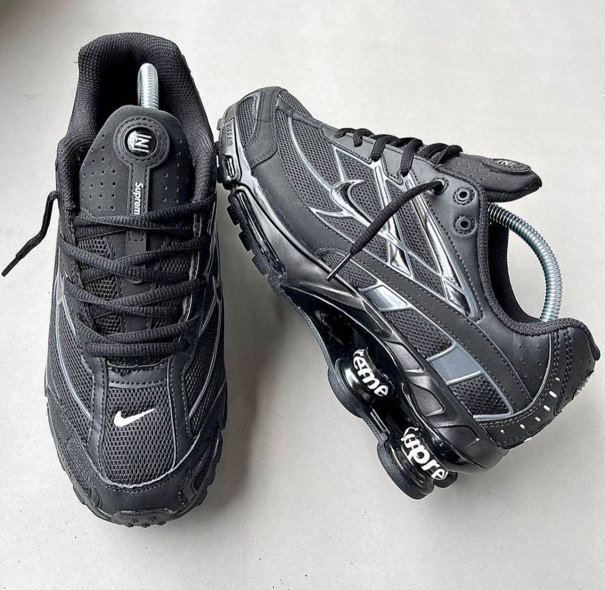 FIRST COPY NIKE SHOX 2025 BLACK WHITE SUPREME - Image 5