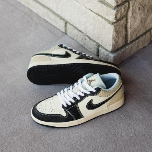 FIRST COPY Nikee Air Jordan 1 Low SE COCONUT MILK BLACK - Image 2