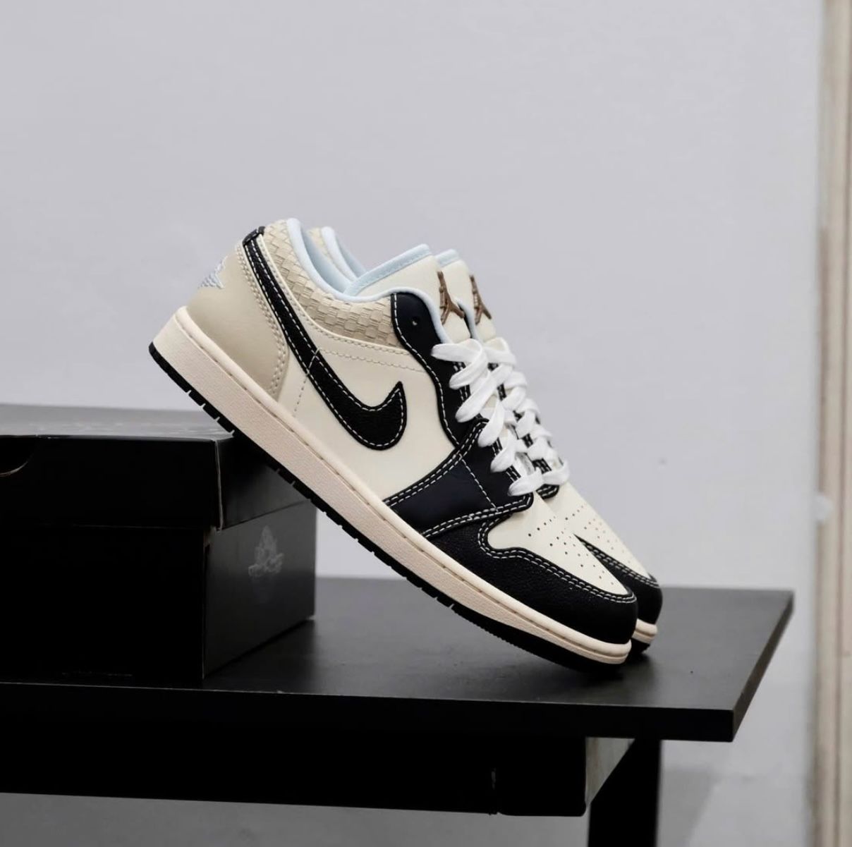 FIRST COPY Nikee Air Jordan 1 Low SE COCONUT MILK BLACK - Image 5