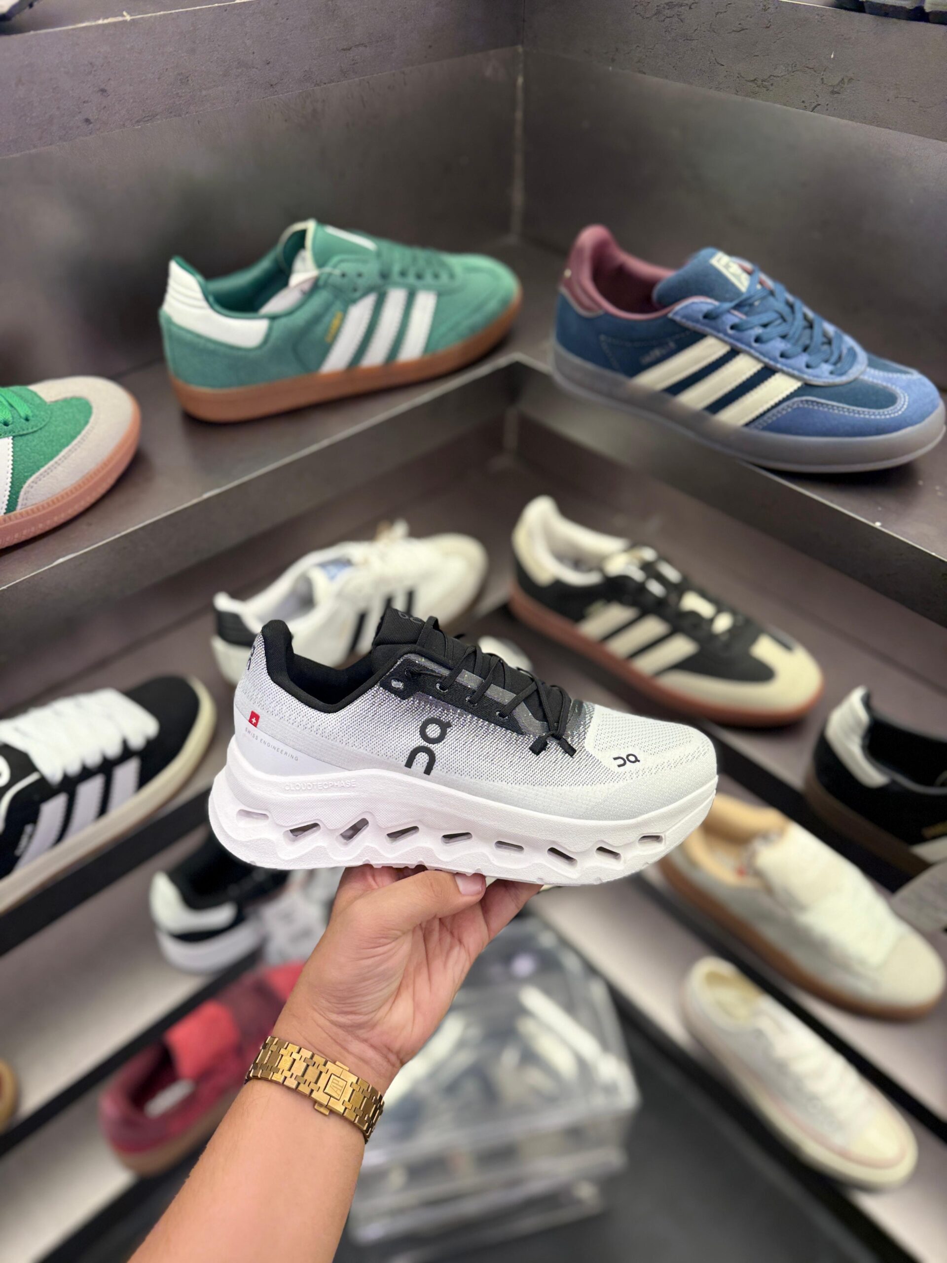 FIRST COPY ON RUNNING CLOUDTILT BLACK WHITE SHOES - Image 3