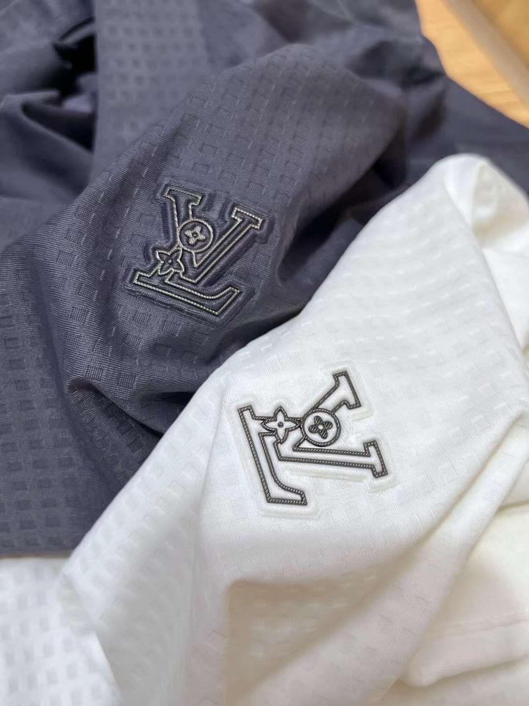 FIRST COPY LOUIS VUITTON SEAMLESS FABRIC T-SHIRTS - Image 4