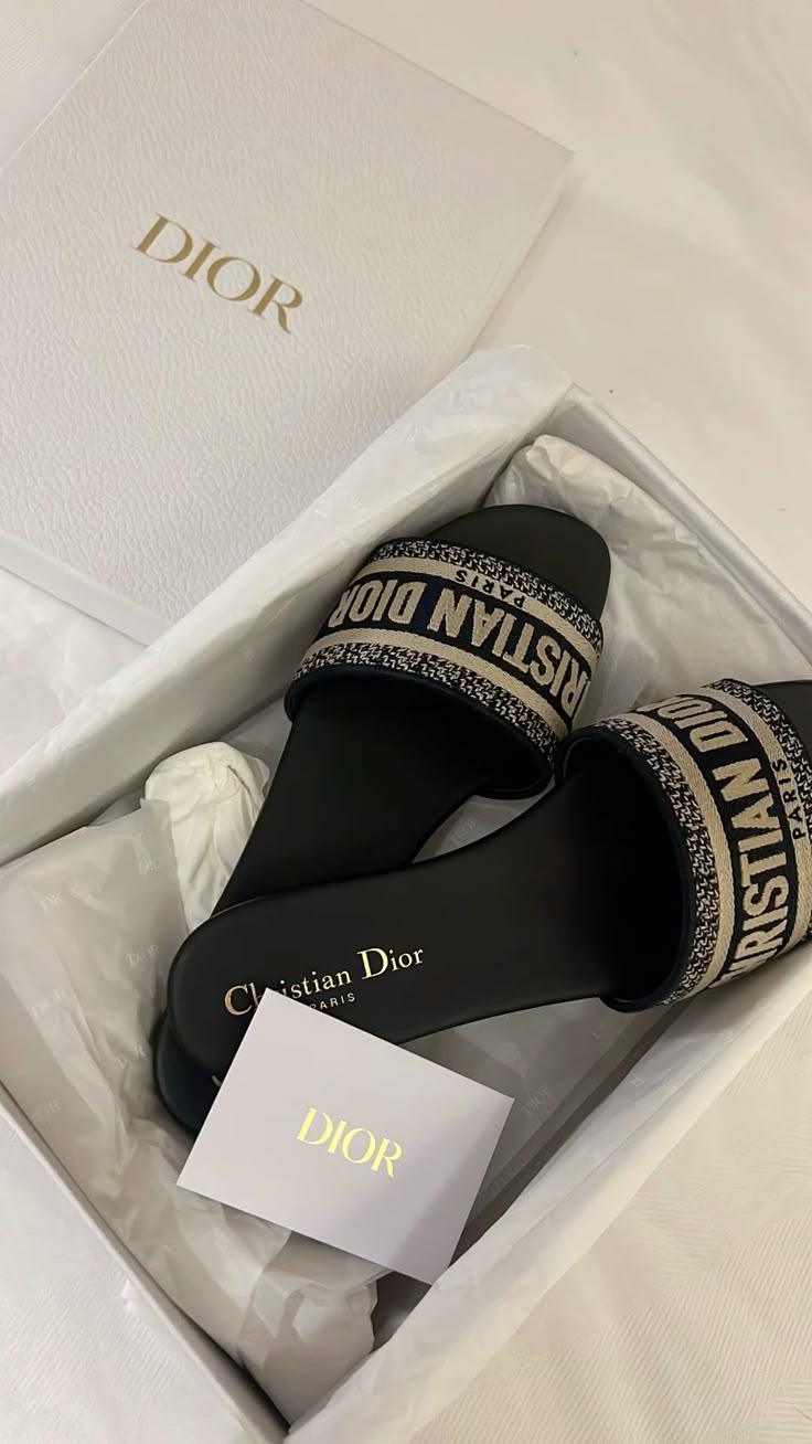 FIRST COPY CHRISTIAN DIOR DWAY FLATS - Image 4