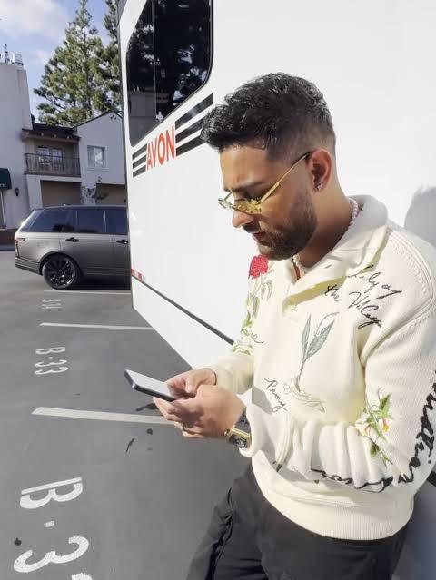 FIRST COPY DIOR COLLAR SWEATSHIRT FOR MEN - Image 8